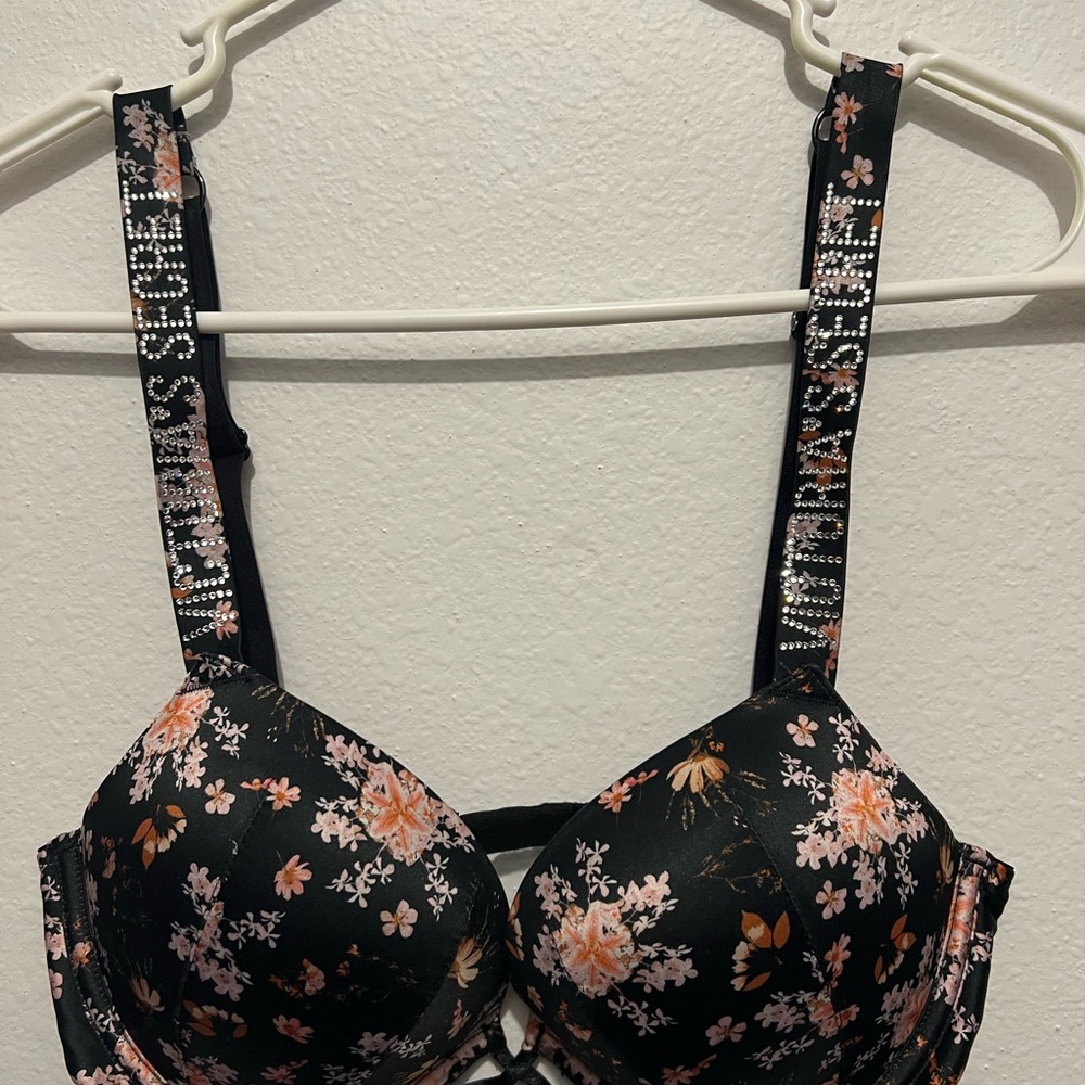 Victoria's Secret Bra, worn 1 time it’s the bombshell so it adds 2 cups